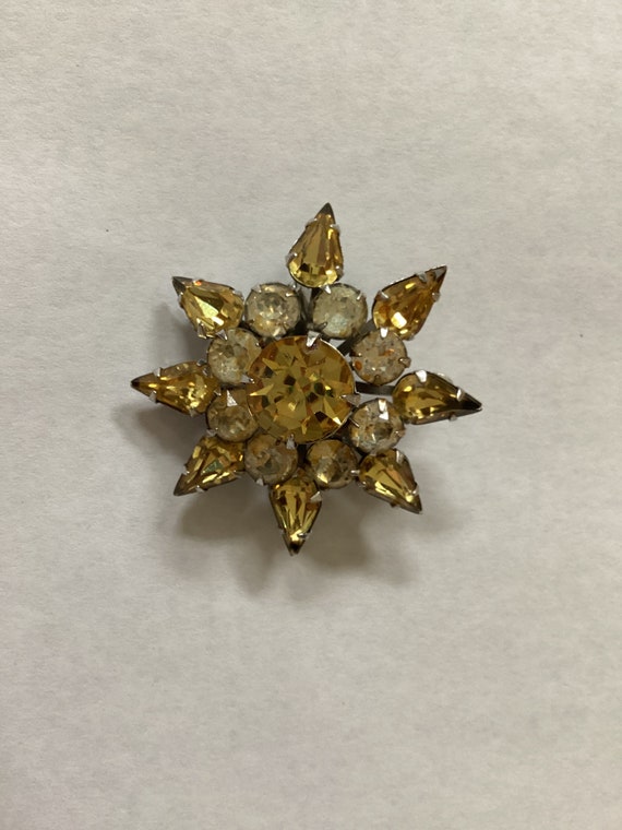 Vintage Signed Coro Light Yellow & Clear Star Broo