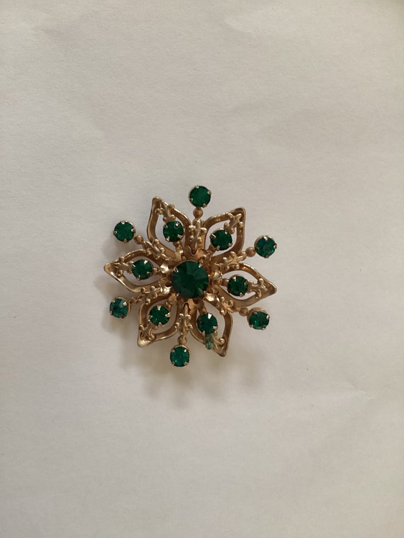 Vintage Golden Snowflake Pin with Emerald Green Rh