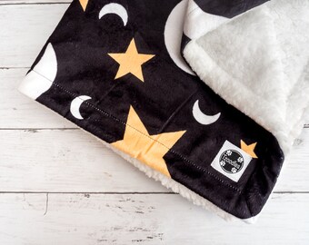 Stars and Moons Pet Blankie - Blanket. Dog, Cat, Rabbit, Guinea pig. pink