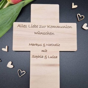 Geschenk zur Kommunion, Taufe, personalisiertes Kreuz, Holzkreuz mit persönlicher Gravur Bild 3
