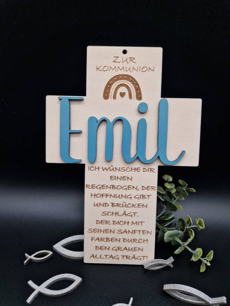 Geschenk zur Kommunion, Taufe, personalisiertes Kreuz, Holzkreuz mit persönlicher Gravur Bild 2