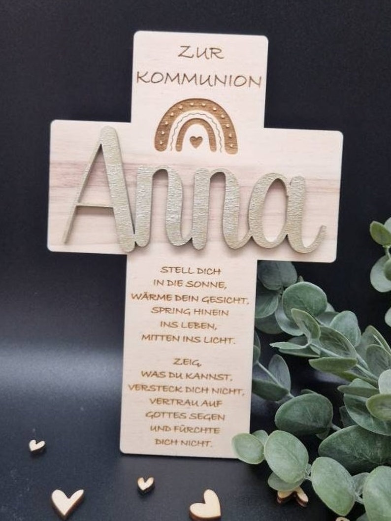 Geschenk zur Kommunion, Taufe, personalisiertes Kreuz, Holzkreuz mit persönlicher Gravur Bild 1