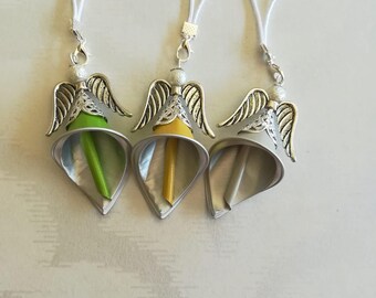 3 colgantes de ángel de la guarda elaborados con preciosas cápsulas de café. Alas grandes, colgantes navideños, pequeños regalos.