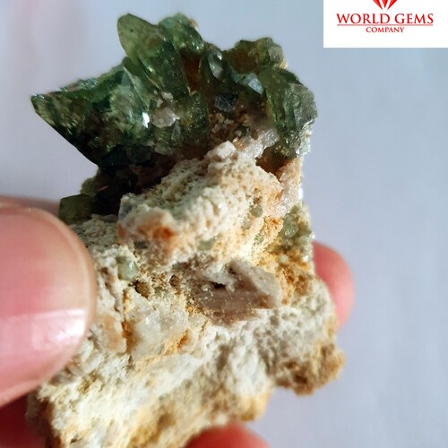 Grenat Démantoide de Madagascar dim 6.6x4cm weight 40g, shops rare, beautiful piece, beautiful crystallization, increasingly rare, unique piece