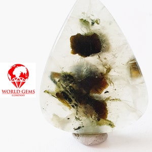 Joli cabochon de Préhnite à Inclusion d'épidote du Mali à mettre en collection ou faire des photos d'inclusions  dim 36x27mm poids 42.85 cts