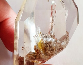 Rock crystal with positive Crystal inclusion and traces of Brazil oxide weight: 94.94g dim 54x30x33mm. To take pictures