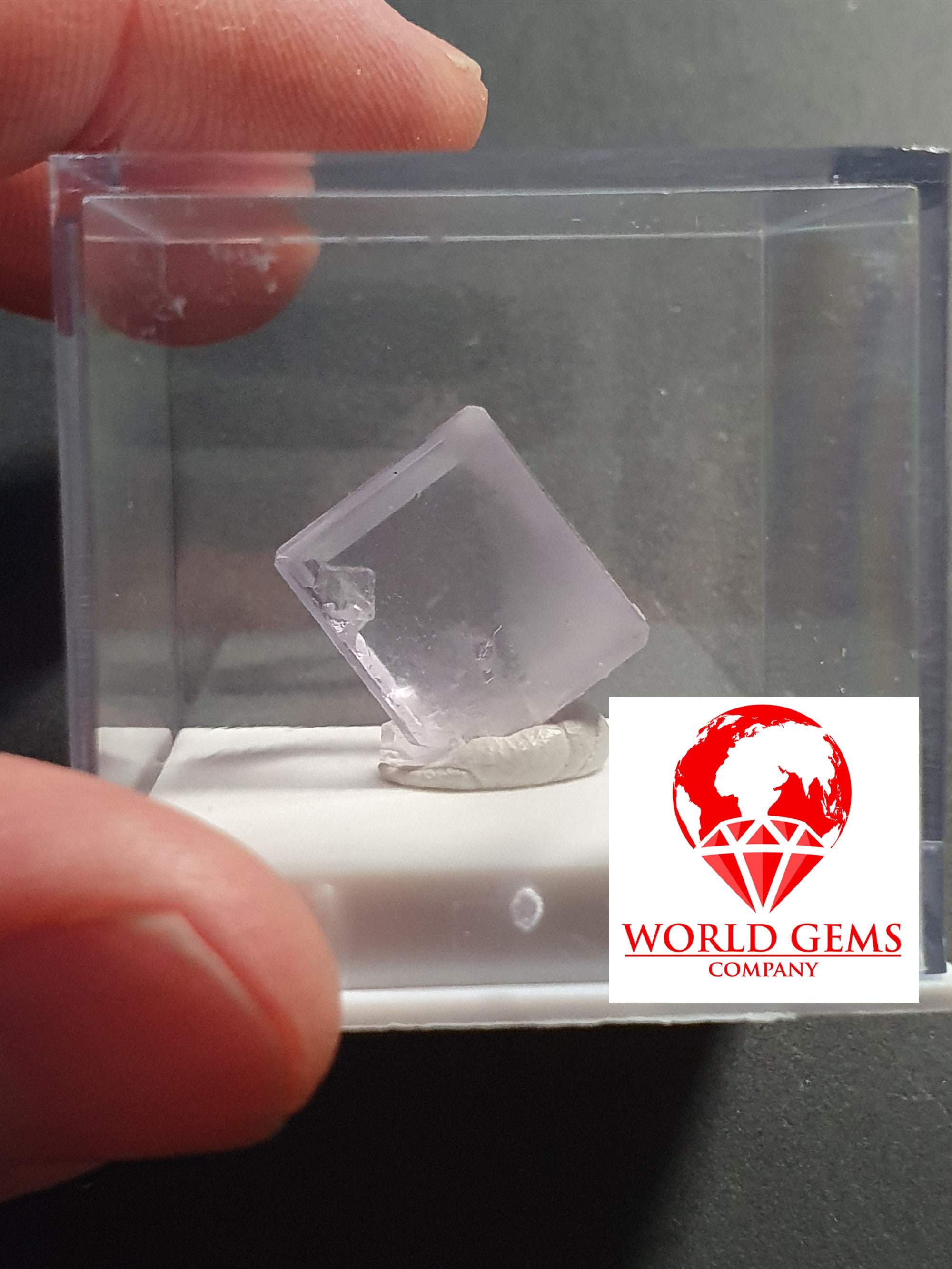 Cristal Parfait de Fluorite Cubique Mauve Clair d' Espagne, Un Joli Cluster