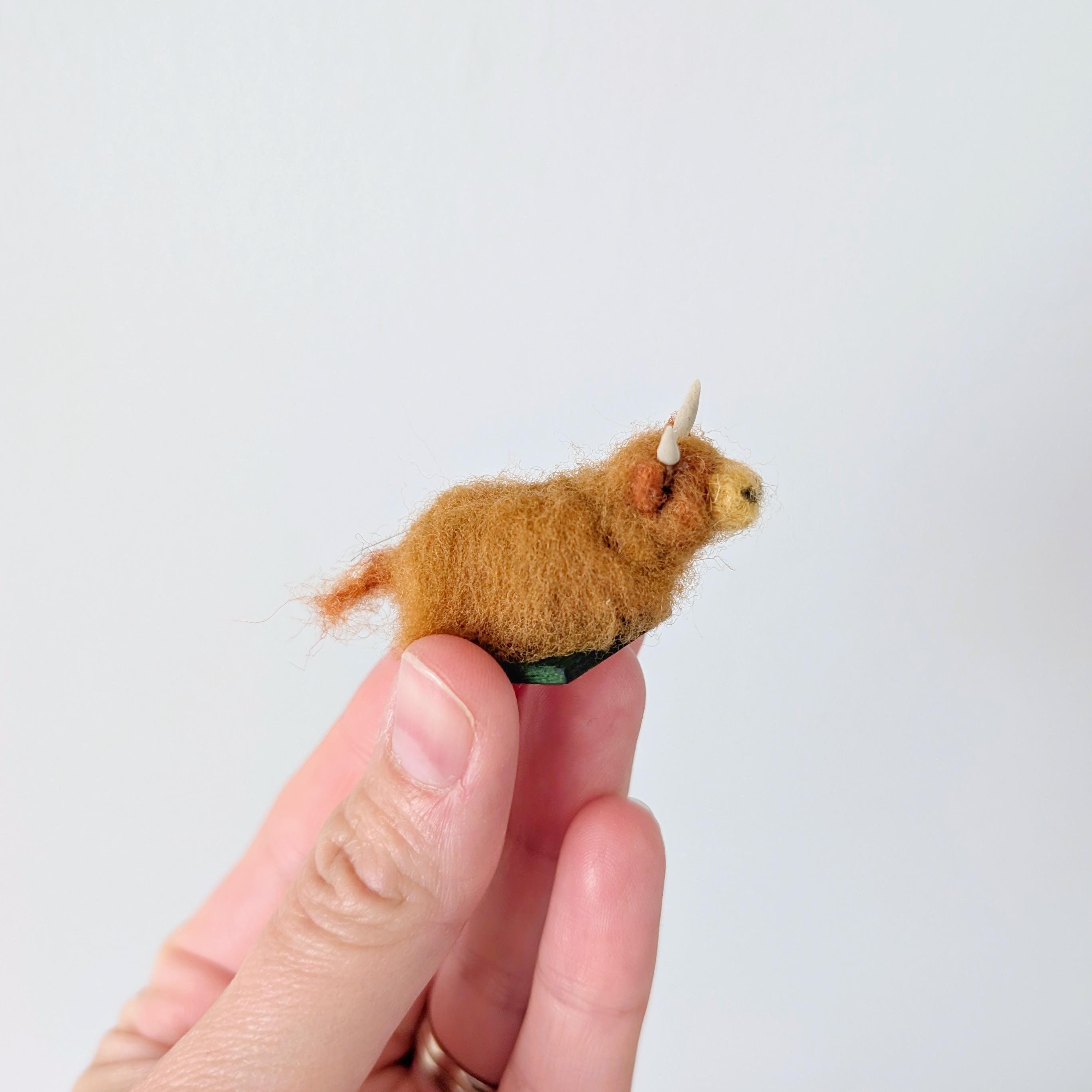 Miniature Highland Cow Ornament, Needle Felted Wool Figurine, Tiny Cow Gift, Scottish Highland Cattle Decor, Farm Animal Miniature