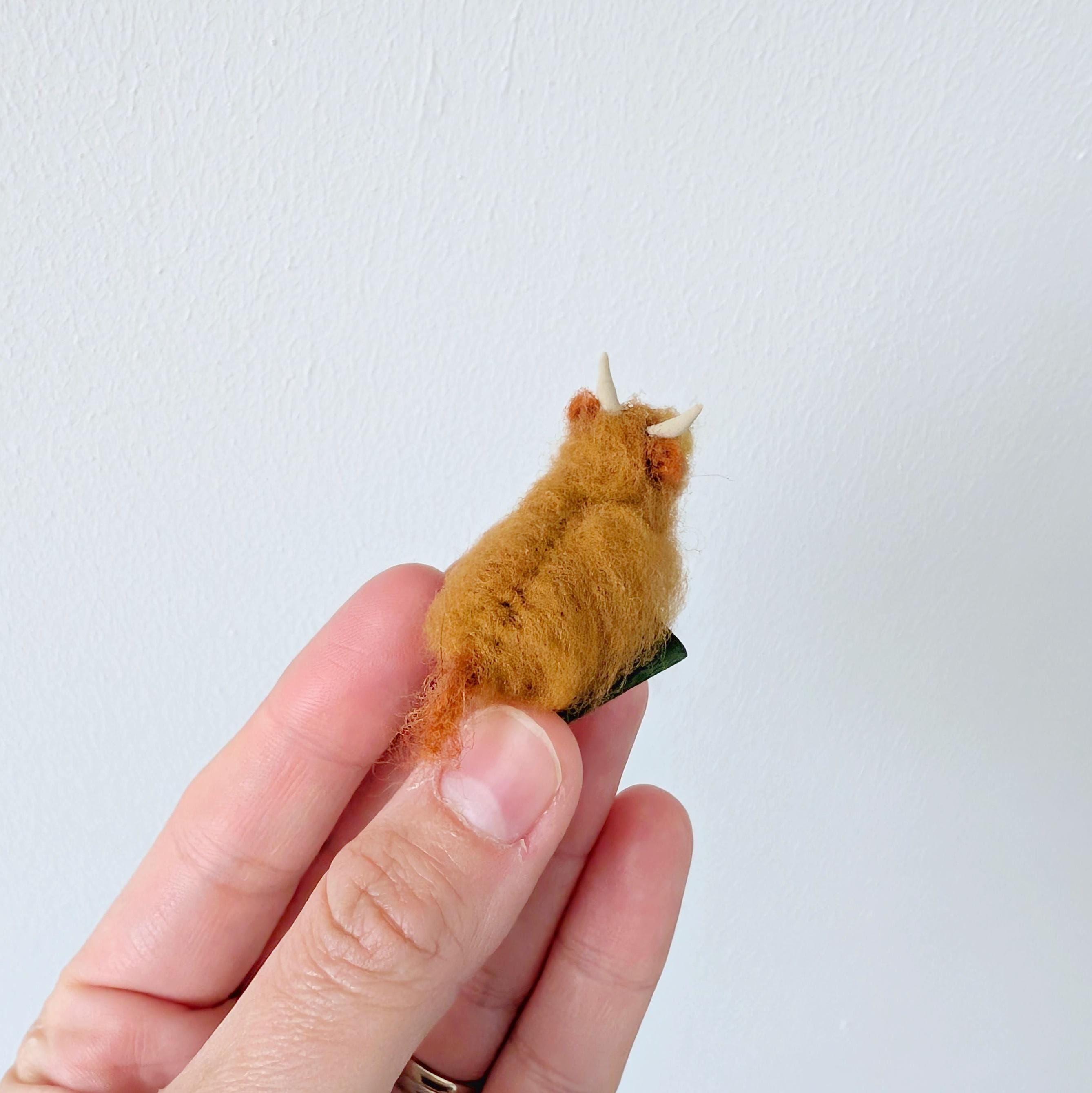 Miniature Highland Cow Ornament, Needle Felted Wool Figurine, Tiny Cow Gift, Scottish Highland Cattle Decor, Farm Animal Miniature