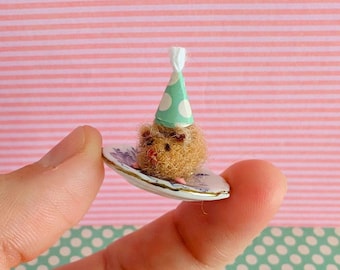 Ratón de fiesta de fieltro con aguja: miniatura de lana para casa de muñecas, original