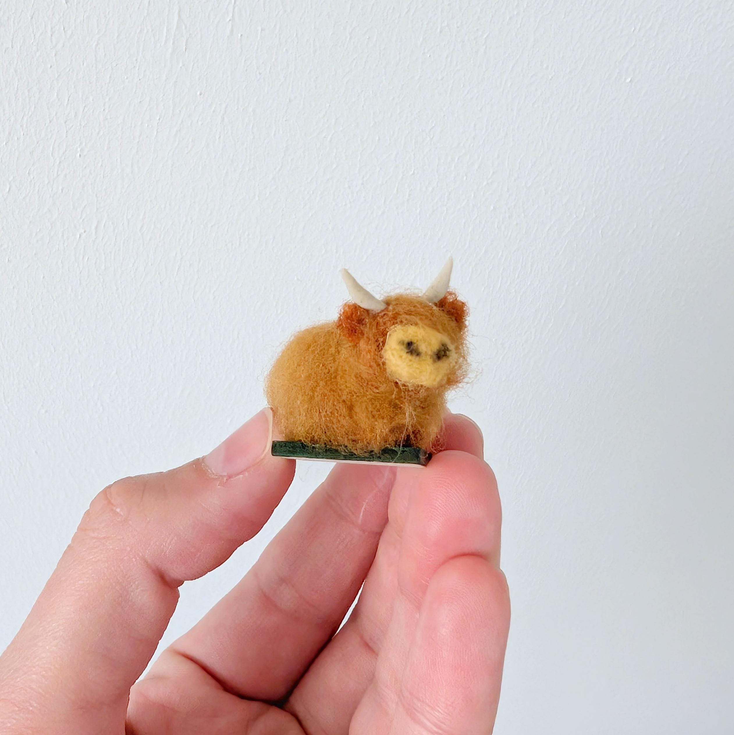 Miniature Highland Cow Ornament, Needle Felted Wool Figurine, Tiny Cow Gift, Scottish Highland Cattle Decor, Farm Animal Miniature