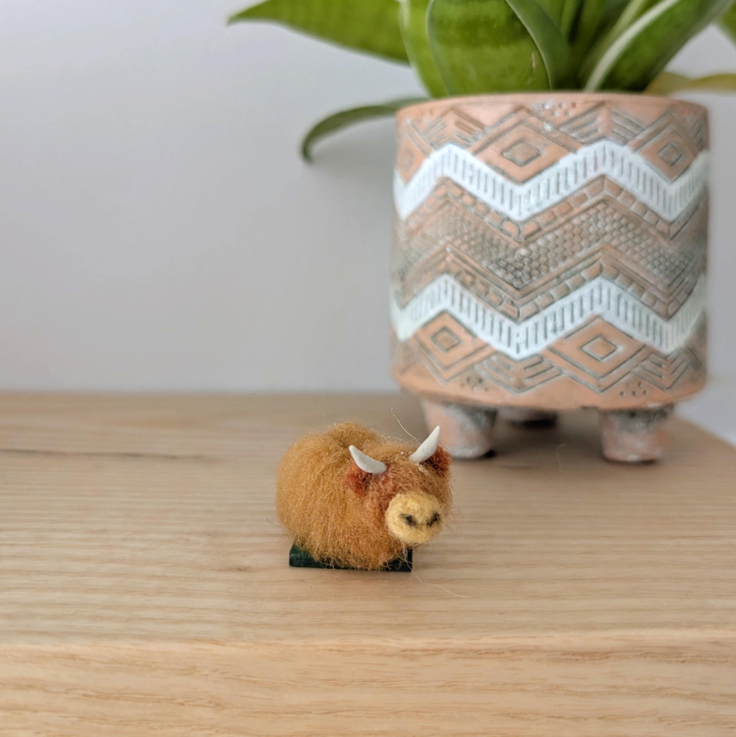 Miniature Highland Cow Ornament, Needle Felted Wool Figurine, Tiny Cow Gift, Scottish Highland Cattle Decor, Farm Animal Miniature