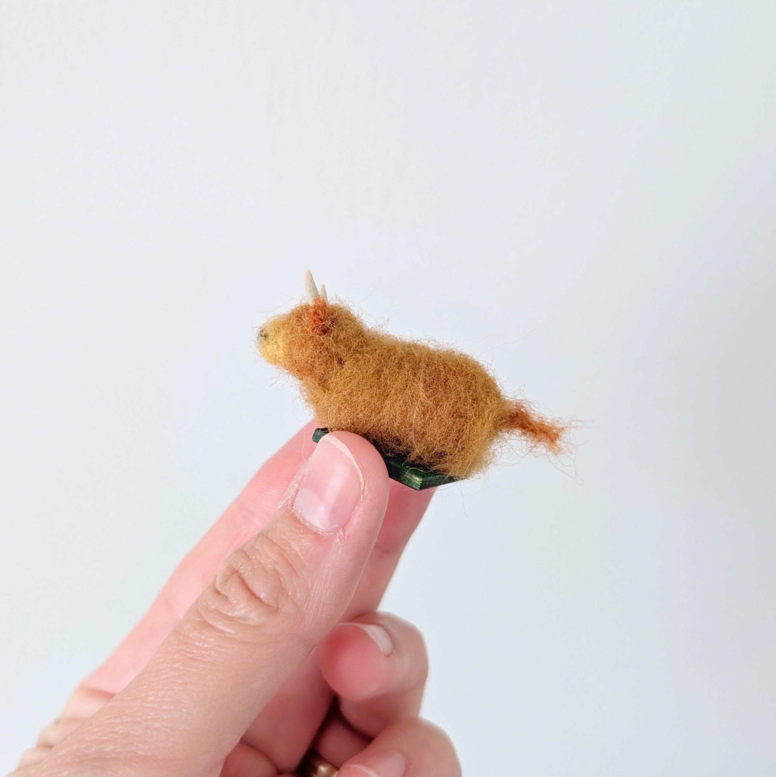 Miniature Highland Cow Ornament, Needle Felted Wool Figurine, Tiny Cow Gift, Scottish Highland Cattle Decor, Farm Animal Miniature