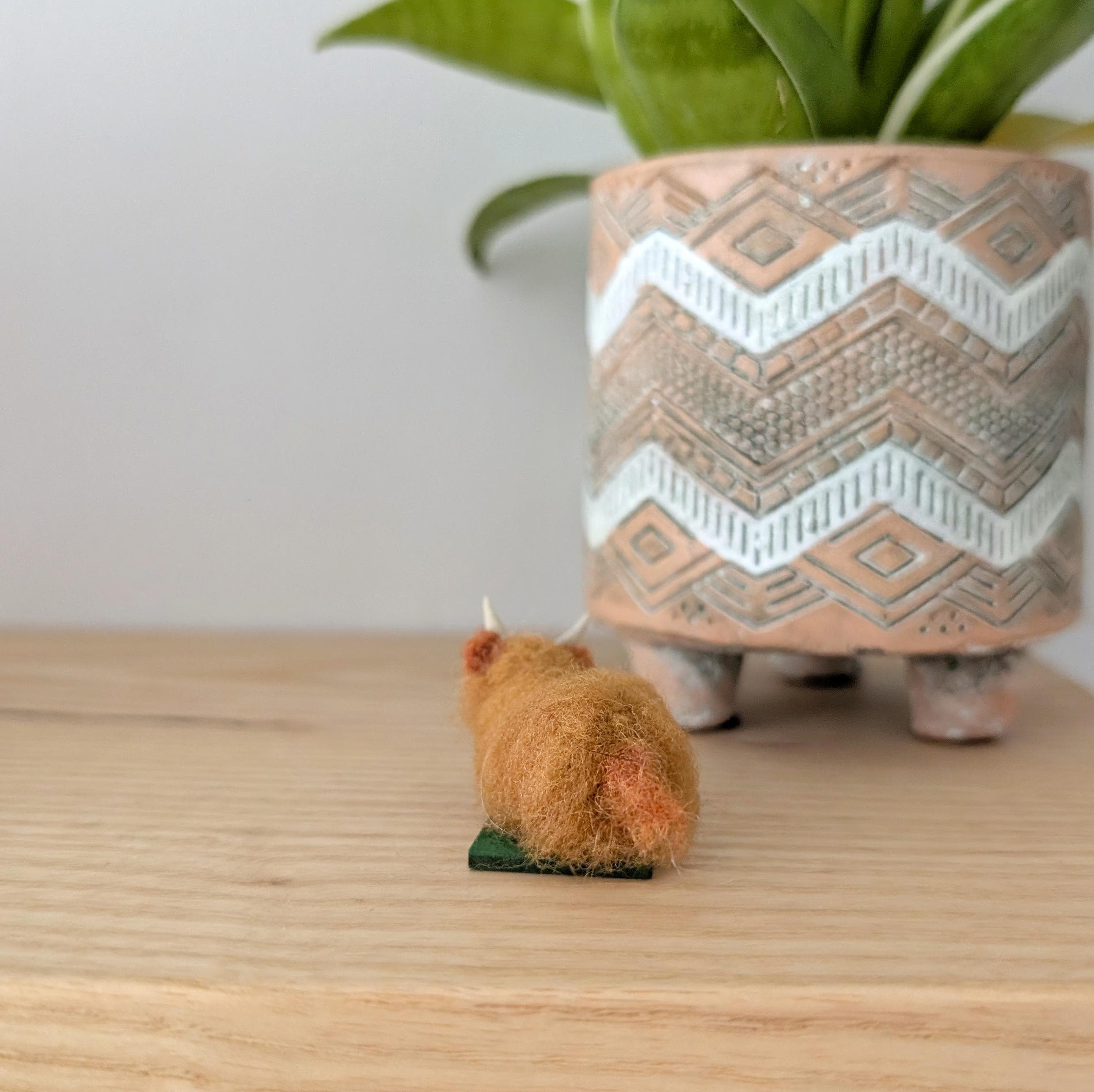 Miniature Highland Cow Ornament, Needle Felted Wool Figurine, Tiny Cow Gift, Scottish Highland Cattle Decor, Farm Animal Miniature