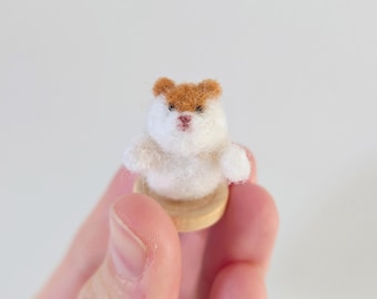 Mini hámster de fieltro con aguja, compañero de escritorio, regalo para amantes de los animales