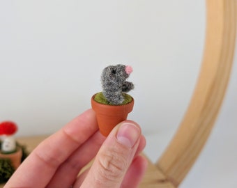 Topo en maceta de fieltro con aguja / Figura de animal de lana hecha a mano