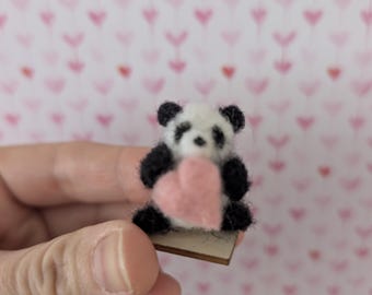 Panda en miniatura, regalo para el día de la madre, hecho a mano en fieltro con aguja.