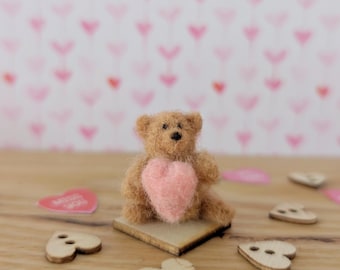 Osito de peluche en miniatura, regalo para el día de la madre, oso de fieltro con aguja hecho a mano.
