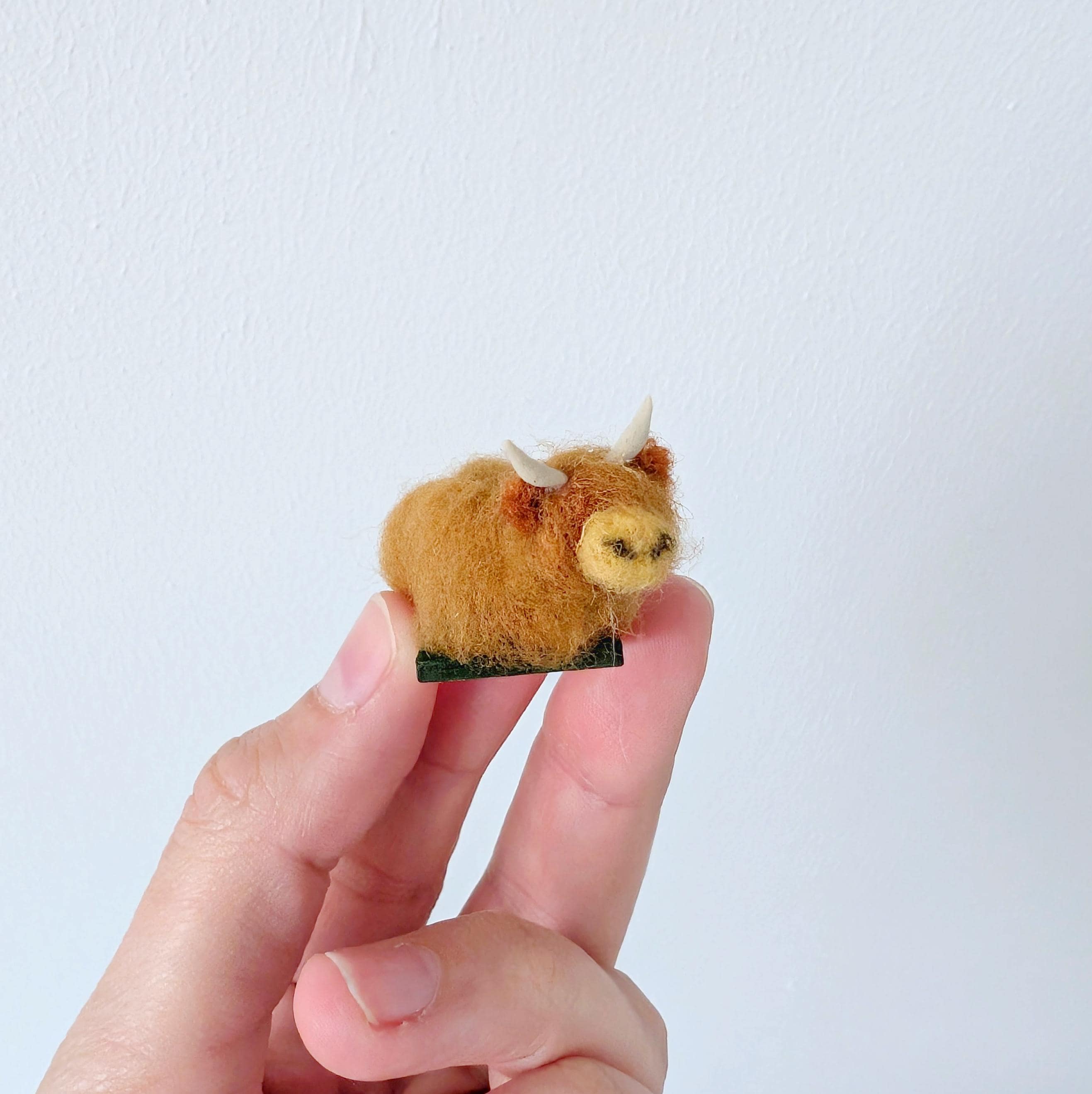 Miniature Highland Cow Ornament, Needle Felted Wool Figurine, Tiny Cow Gift, Scottish Highland Cattle Decor, Farm Animal Miniature