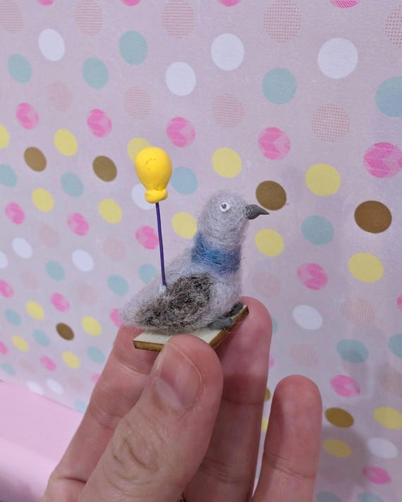 Miniature Pigeon gift, party pigeon with balloon, needle felt gift – Handmade Wool Desk Buddy