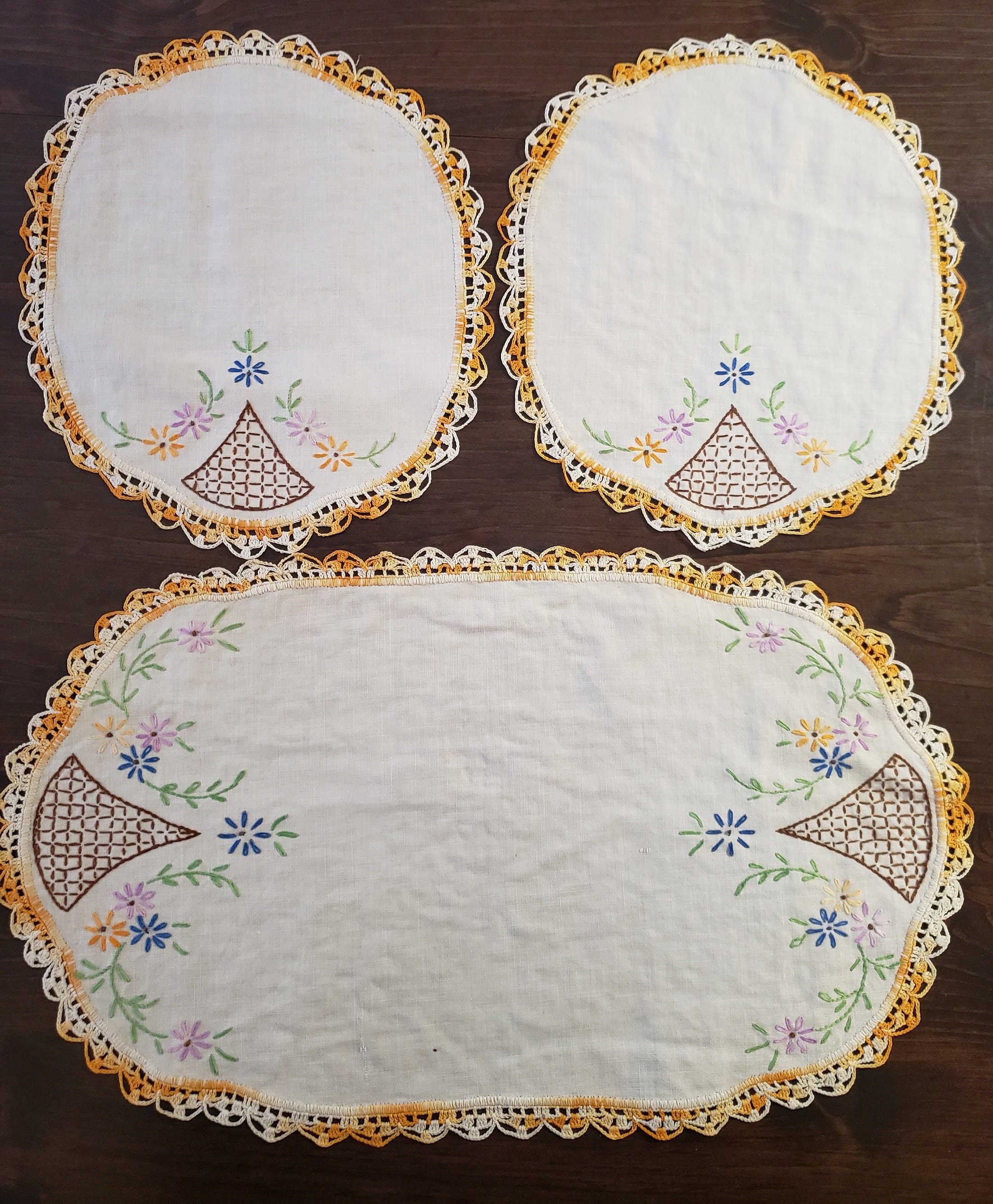Handmade White Vintage Hand Embroidered Oval Linen Doily Good Hand