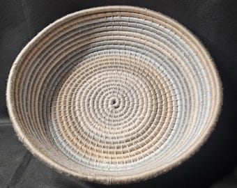 Handgewickelter neutraler Korb