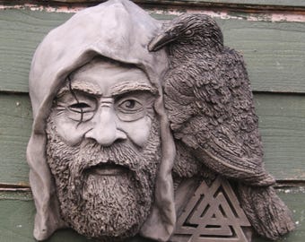 Odín, cuervo, dios vikingo nórdico, adorno de pared de cemento. Decoración de guerrero del Valhalla.