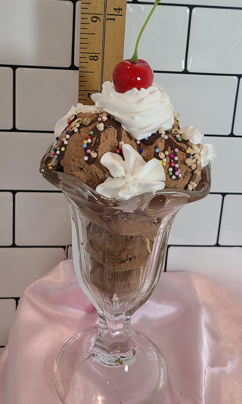 Fake Hot Fudge Sundae 50s Diner Strawberry, Vanilla Chocolate Sundae ...