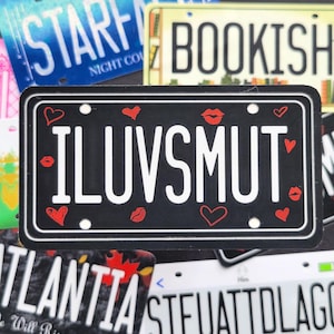 Sticker I Love Smut Bookish, ILUVSMUT Vanity-nummerplaat Kindle-accessoire met mat metallic effect, romanlezer cadeau