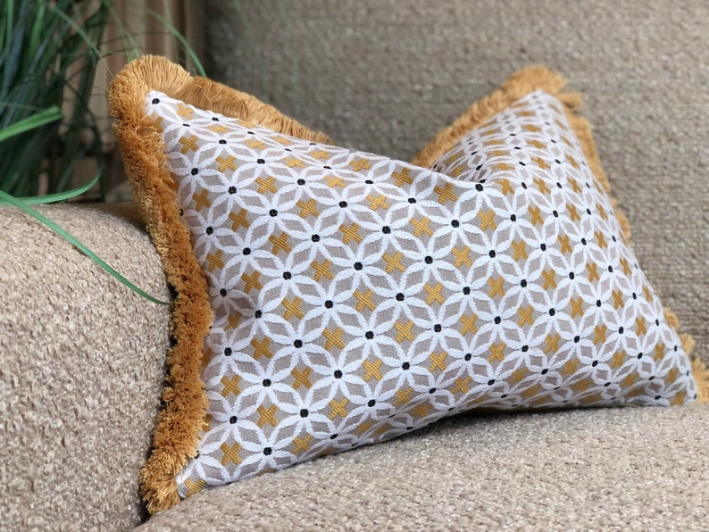 Housse de coussin floral géométrique moutarde avec garniture à franges coussins de luxe housse doreiller à franges rectangulaires image 2