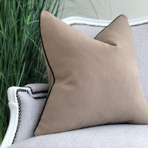 Teddy brown/beige cushion Cover with black piping trim, tan throw pillow, neutral decor, 16x16, 18x18, 20x20, 22x22, 24x24, 26x26