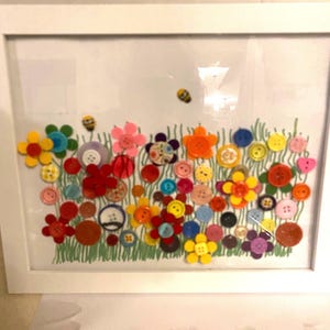 Knopf-Blumen-Kunst - wunderliche Garten-Wand-Dekor, handgemachter Frühlingsakzent