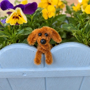 Perro pequeño hecho a mano con limpiapipas / Regalo de cachorro de bolsillo / Mini adorno de perro / Lindo recuerdo / Regalo para amantes de los perros / Miniatura hecha a mano