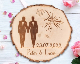 Hochzeit - Baumscheibe 15-17cm mit Namen & Datum - Personalisiert - Hochzeitsgeschenk - Homosexuelles Hochzeitspaar