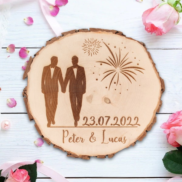 Hochzeit - Baumscheibe 15-17cm mit Namen & Datum - Personalisiert - Hochzeitsgeschenk - Homosexuelles Hochzeitspaar