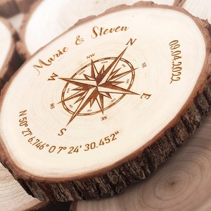 Hochzeit Baumscheibe Kompass personalisiert mit Namen & Datum sowie Koordinaten der Trauung oder des Kennenlernens Bild 4