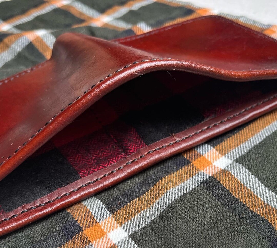 Full Grain Leather Bifold Wallet With 12 Card Slots and Buffalo Plaid