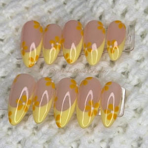 Floral Yellow French Nails/ Reusable Fake Nails/ Handmade Floral Nails/ Yellow Summer Nails Press on Nails
