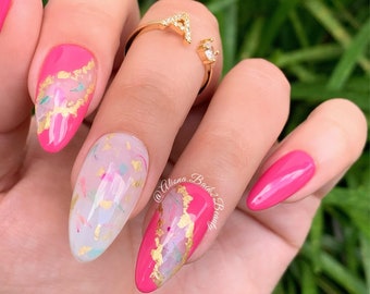 Ongles pressés réutilisables de vraies fleurs séchées/Ongles roses et blanc laiteux avec des accents dorés et floraux/Presse estivale artisanale sur les ongles