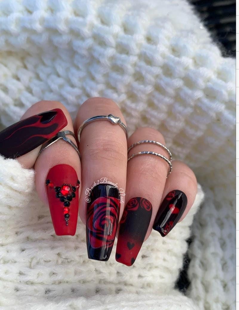 Queen of Hearts Nails/ Handmade Reusable Press on Nails/ Black and