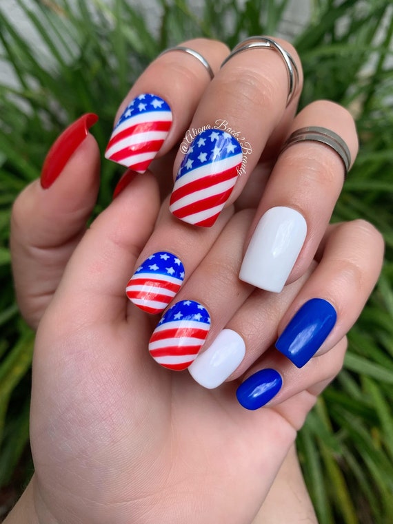 21 Funky und Fun 4. Juli Nageldesigns | American flag nails, July nails,  Patriotic nails design