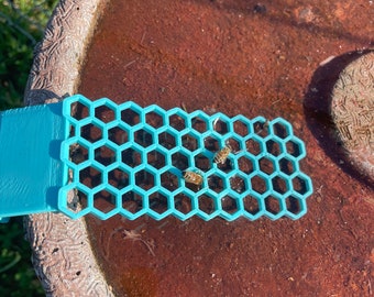 3D Printed Bee Ladder for Bird Baths - Provide a Safe Haven for Your Garden Bees