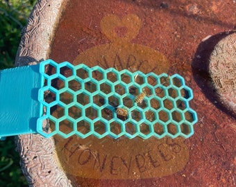 3D Printed Bee Ladder for Bird Baths - Provide a Safe Haven for Your Garden Bees