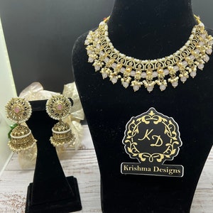 Hermoso conjunto de collar flexible Polki indio con jhumka y mangtikka. Joyería para bodas y fiestas. Collar. Jhumka, Mangtikka.