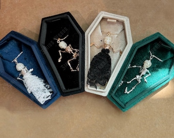Natural Pearl Hand-carved Skull •Skeleton Pearl Necklace • Unique Gothic Jewelry for Halloween Wedding Parties • Creepy Cute Gift