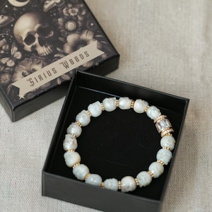 Natural Pearl Skull Bracelet| Hand-carved Pearl Skull Bracelet| Spooky Skull Bracelet| Gothic Bracelet Jewelry| Gift for Her|