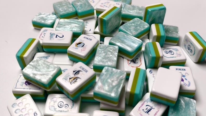 Luxury Ocean Inspired Mahjong Set Shimmering Pearl Blue Acrylic Tiles Coastal Beach Aesthetic Board Game Custom Mahjong Gift afbeelding 1