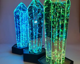 Infinity Kristall Skulptur - Sound-Reaktive LED Kunst, USB-C betrieben