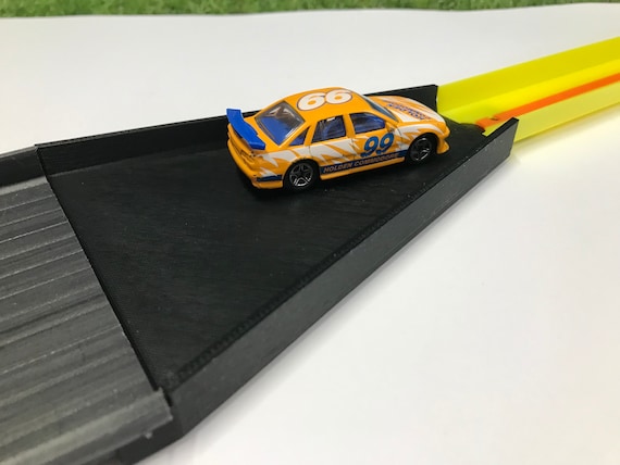 Sizzler Fat Track naar Hot Wheels 