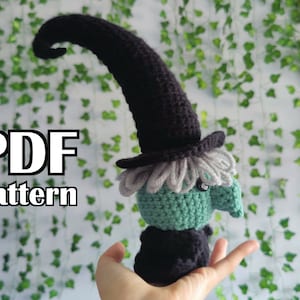 Padrão de crochê PDF de bruxa pontuda | Decoração de Halloween ou presente fofo e assustador | Boneca de pelúcia Amigurumi personalizável